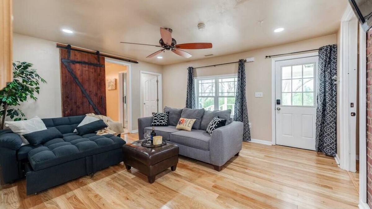Waxhaw House | Near Downtown Waxhaw Mellow Yellow Suite A