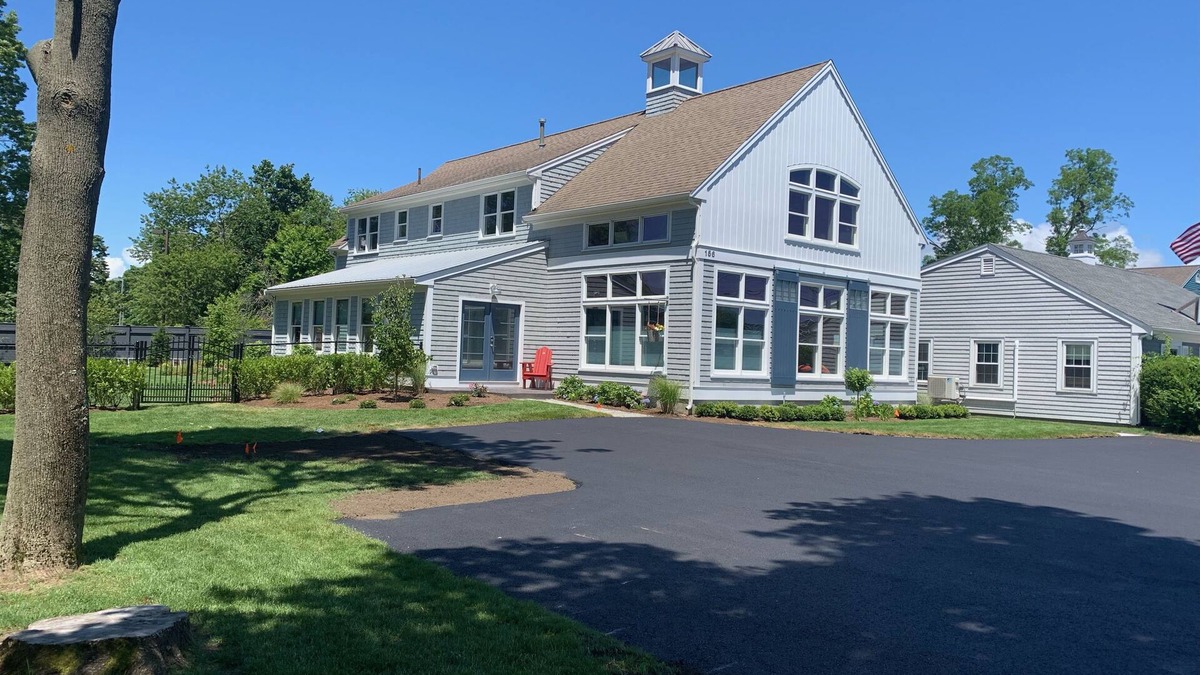 Teaticket House | Near Falmouth Heights Beach. Great for large groups! Create Cape Cod memories !