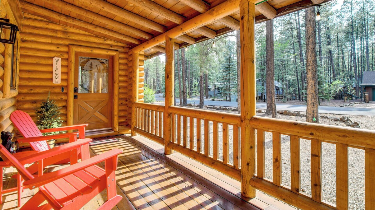 Pinetop Cabin | Near Fishing & Hiking: Pinetop Log Cabin w/Deck!