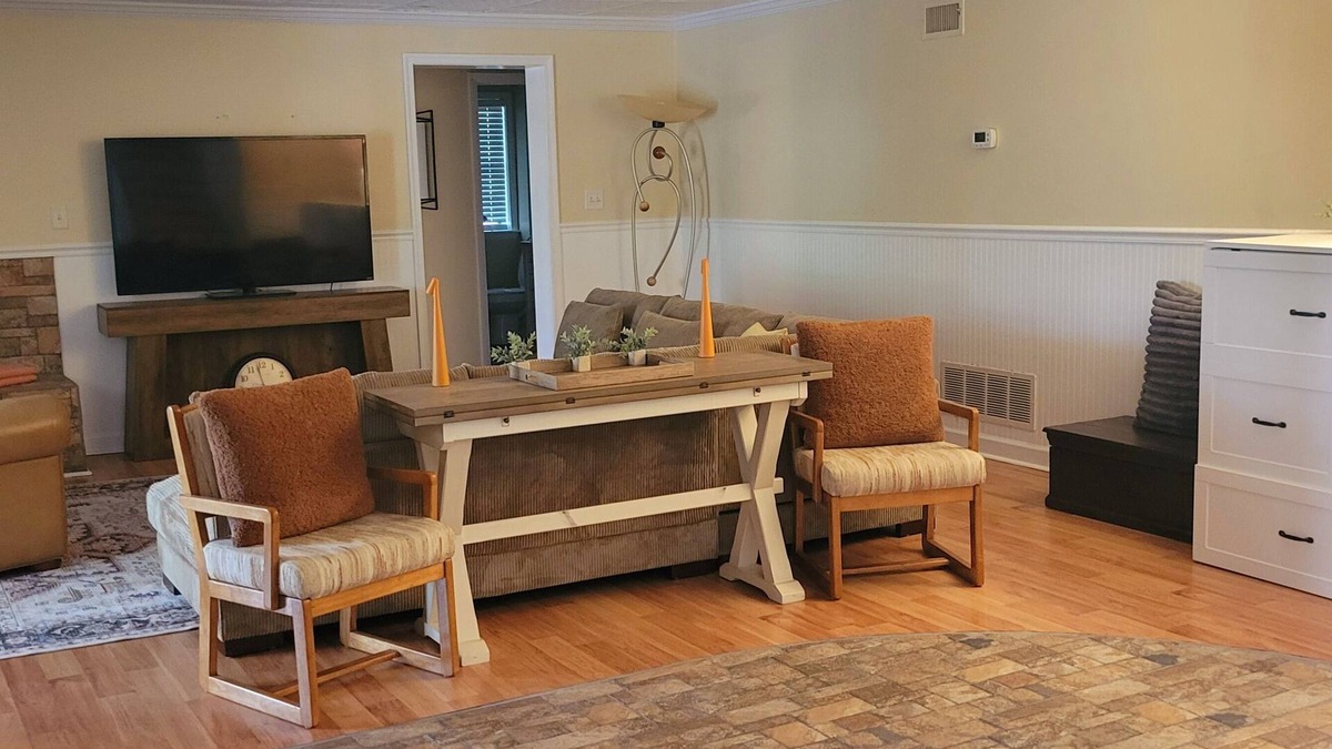 Martinsville House | Near Forest Park Country Club with trailer friendly wraparound driveway
