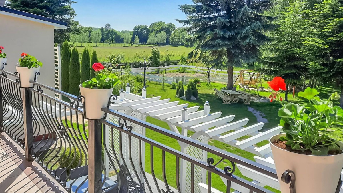 Objazda Apartment | Near Gardno Lake welcomes you this modern and comfortable vacation apartment.