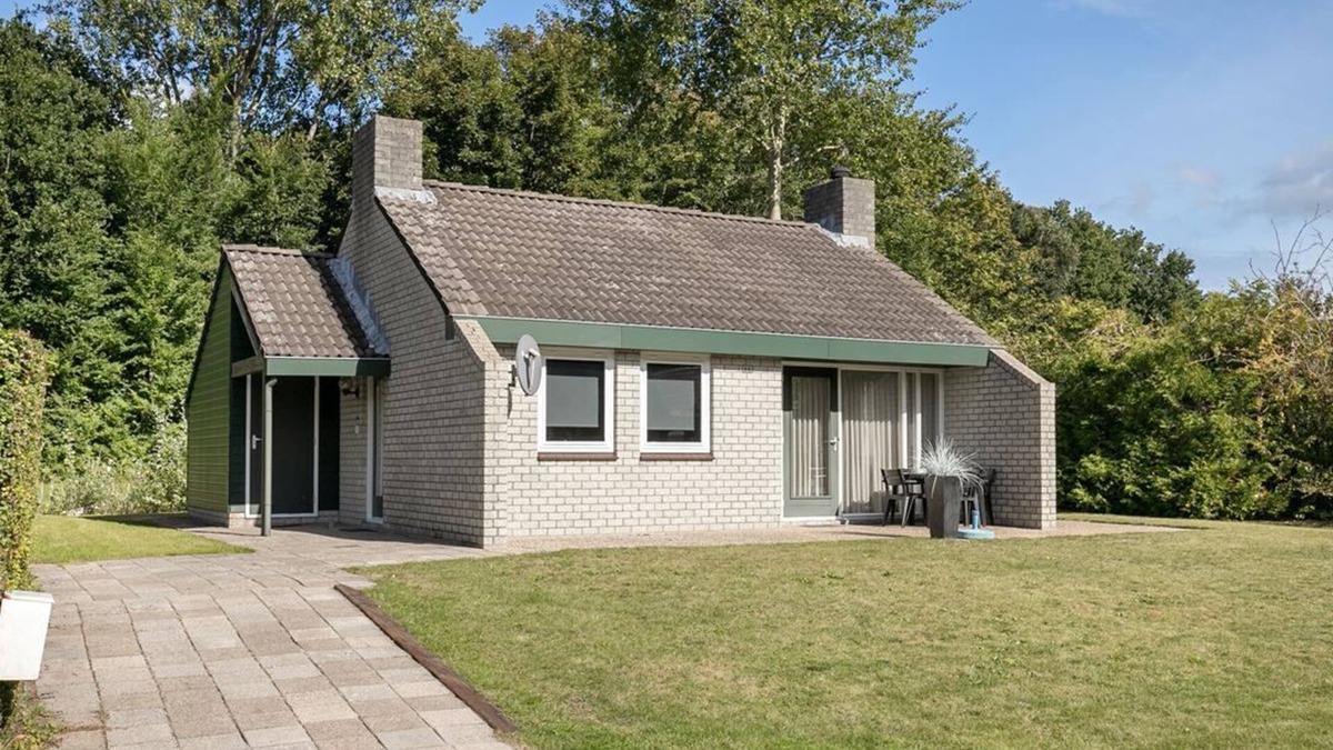 Lauwersoog House | Near harbor and boat to Schier - nice bright vacation home