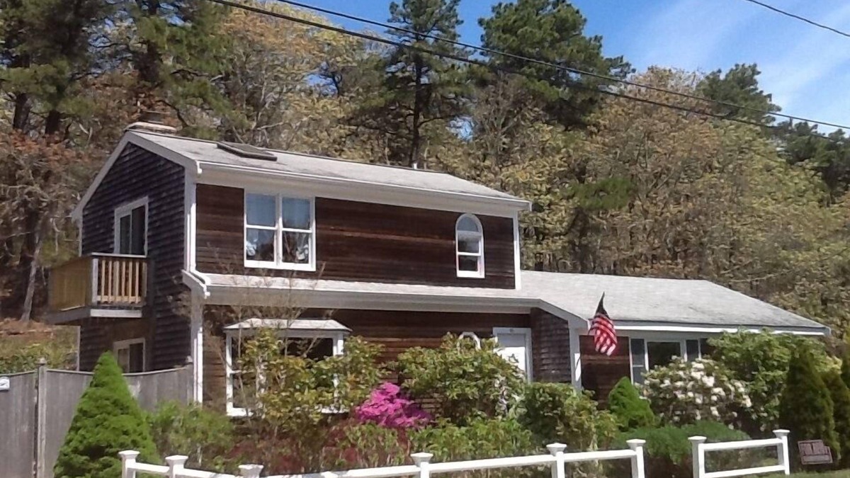 West Chatham House | Near Harding's Beach, 4 min walk to Oyster River. 3BR, 2Bath, enclosed deck area