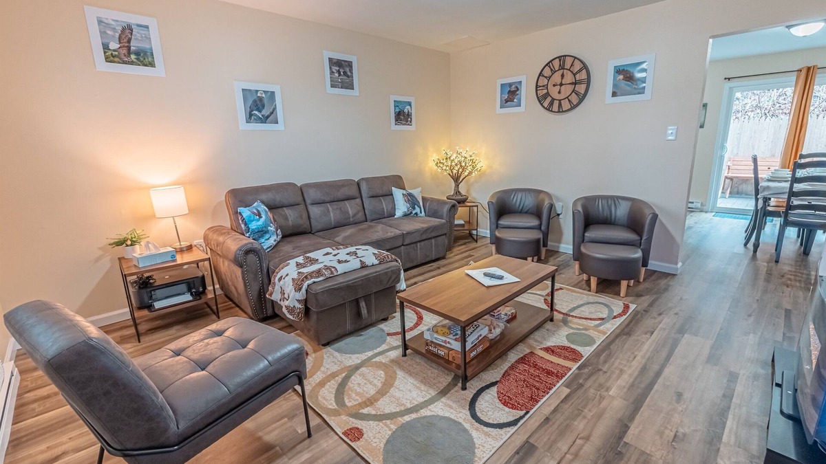 Saylorsburg House | Near Hiking & Water Parks!*Dogs OK*Wi-Fi*Fireplace