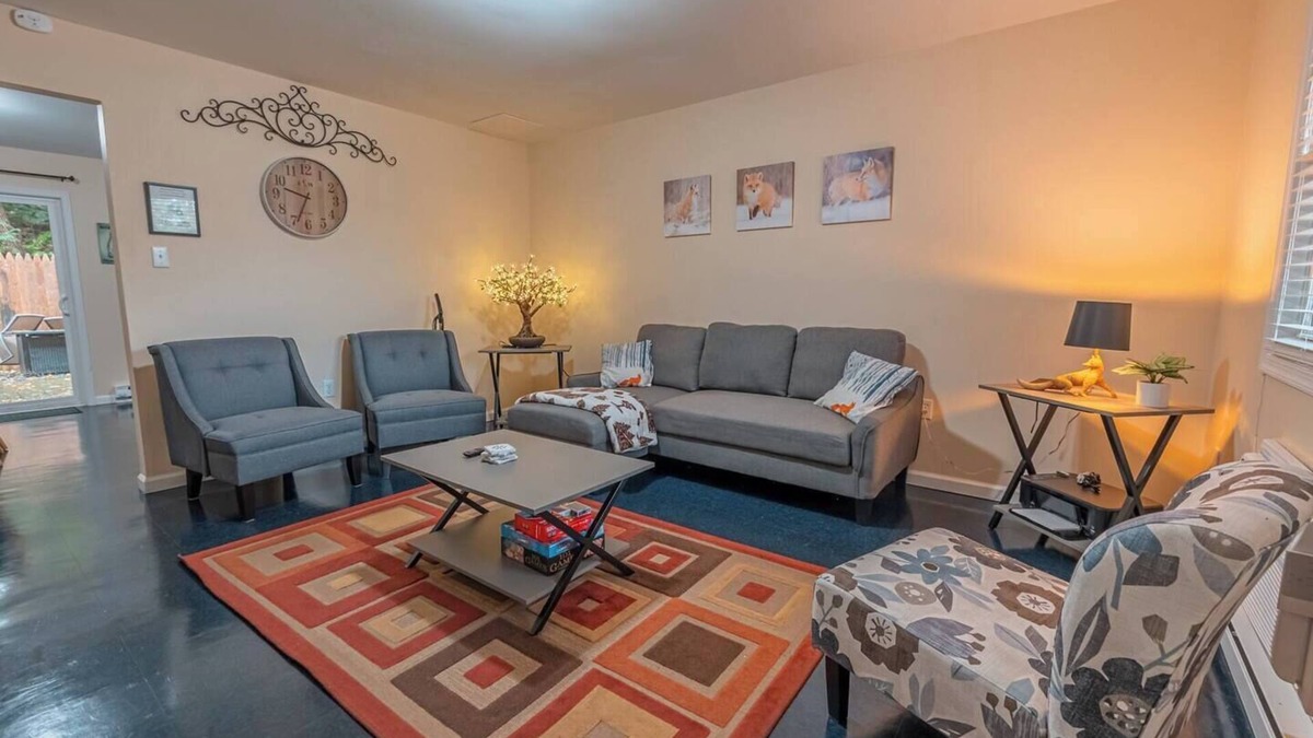 Saylorsburg House | Near Hiking & Water Parks!*Wi-Fi*Fireplace*Patio*
