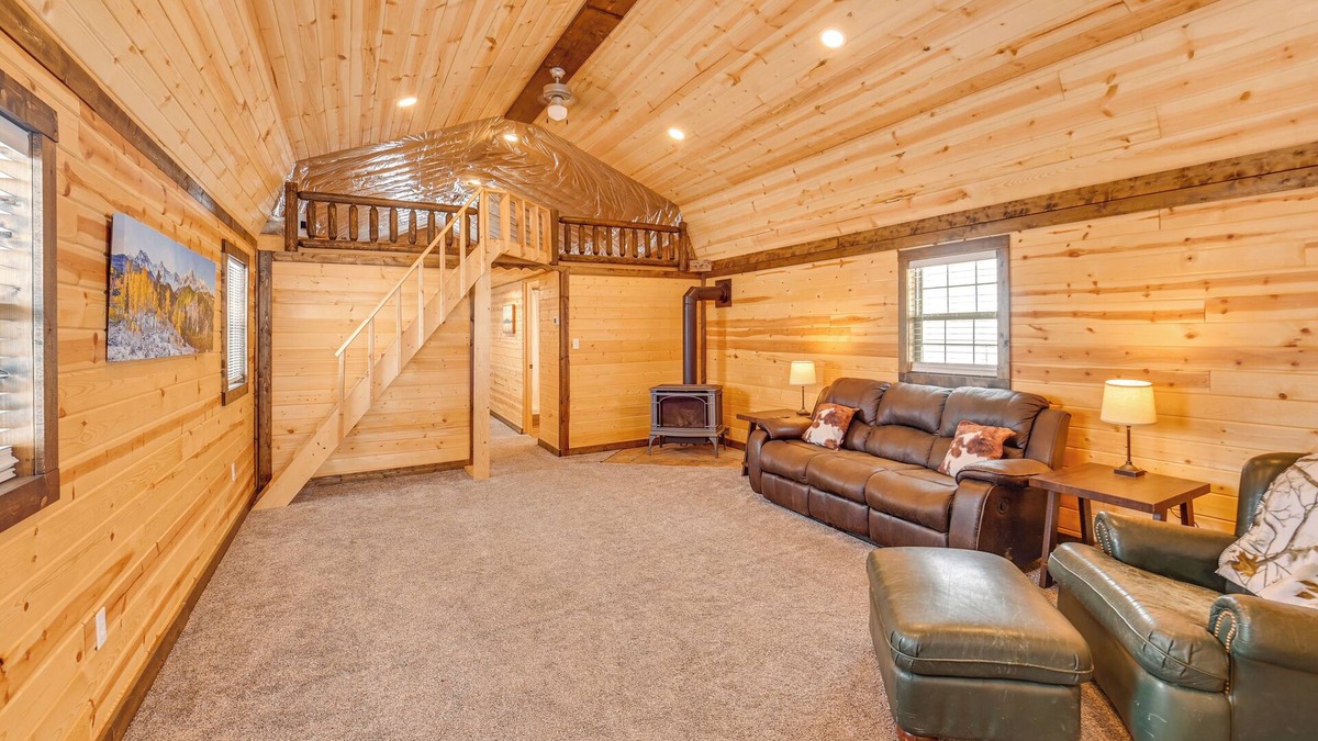 Teigen Cabin | Near Hunting: Cozy Cabin w/Deck in Grass Range!