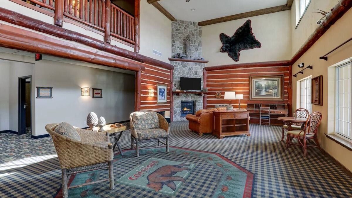 Johnston Hotel | Near I-35 Expanded King w/Whirlpool Cottage, Stoney Creek Des Moines | 2 Units