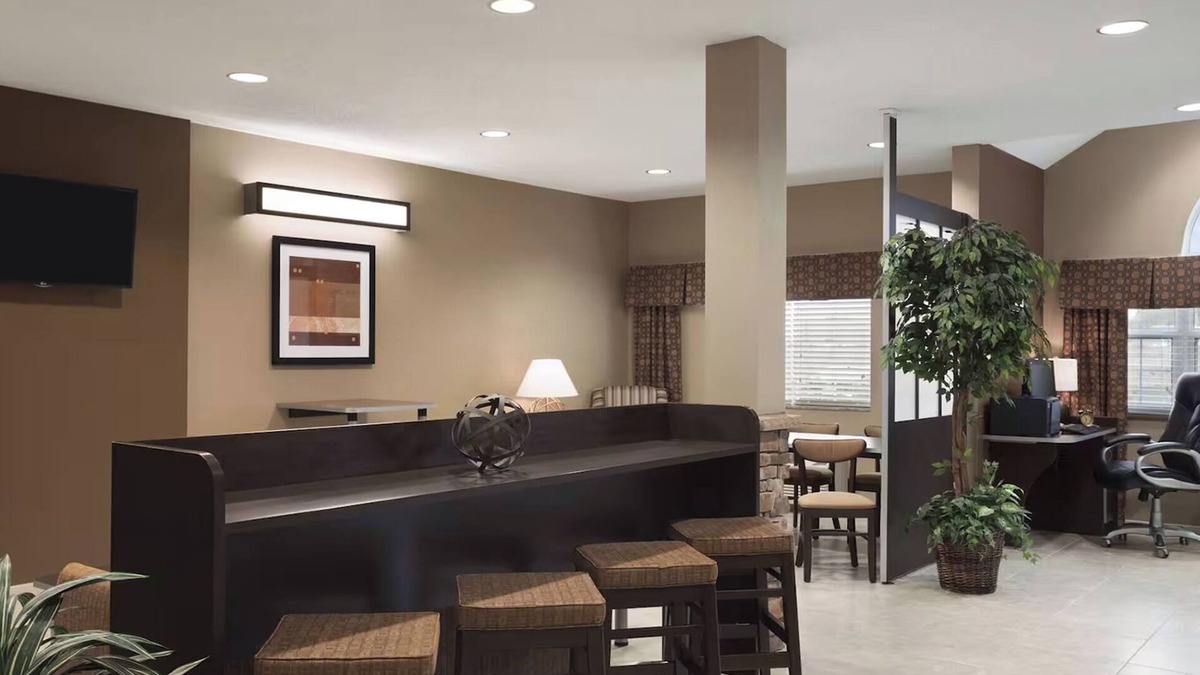 White Hall Hotel | Near I-79 for Easy Transit | 2 Budget Stays w/Free Parking