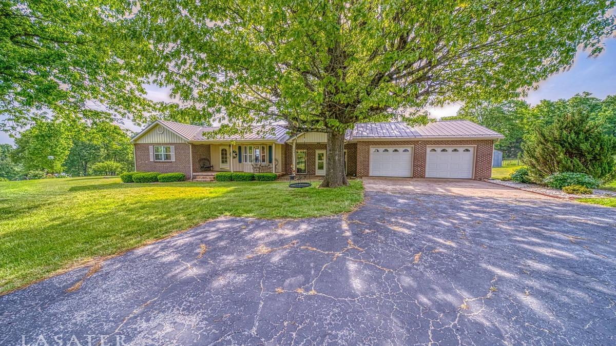 Mt. Sherman Other | Near it ALL! Huge farmhouse sleeps 8, 5 mins to Buffalo River, Climbing, Hiking