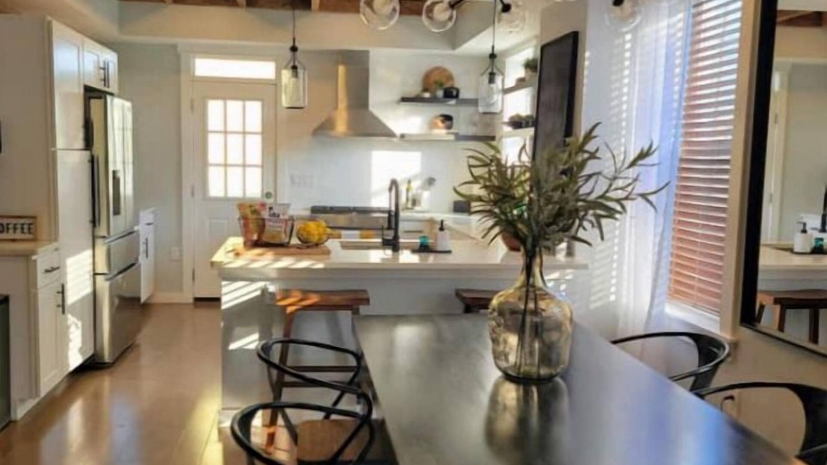 Downtown Baltimore House | Near JHU & Downtown - Luxury Modern 4bd/3.5bath Rowhome w/Outdoor Lounge
