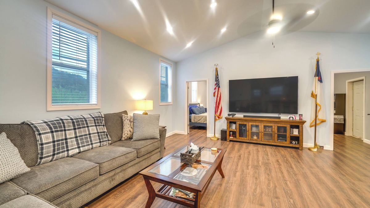 Deep Water House | Near Kanawha River: Unique Renovated Home w/Yard!