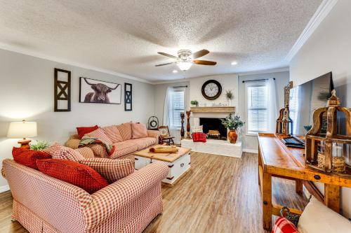 Russellville House | Near Lake Dardanelle Updated Home with Large Yard!