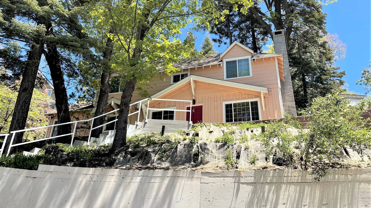 Cedar Glen House | Near Lake Plus View 2 Bedroom Home by RedAwning