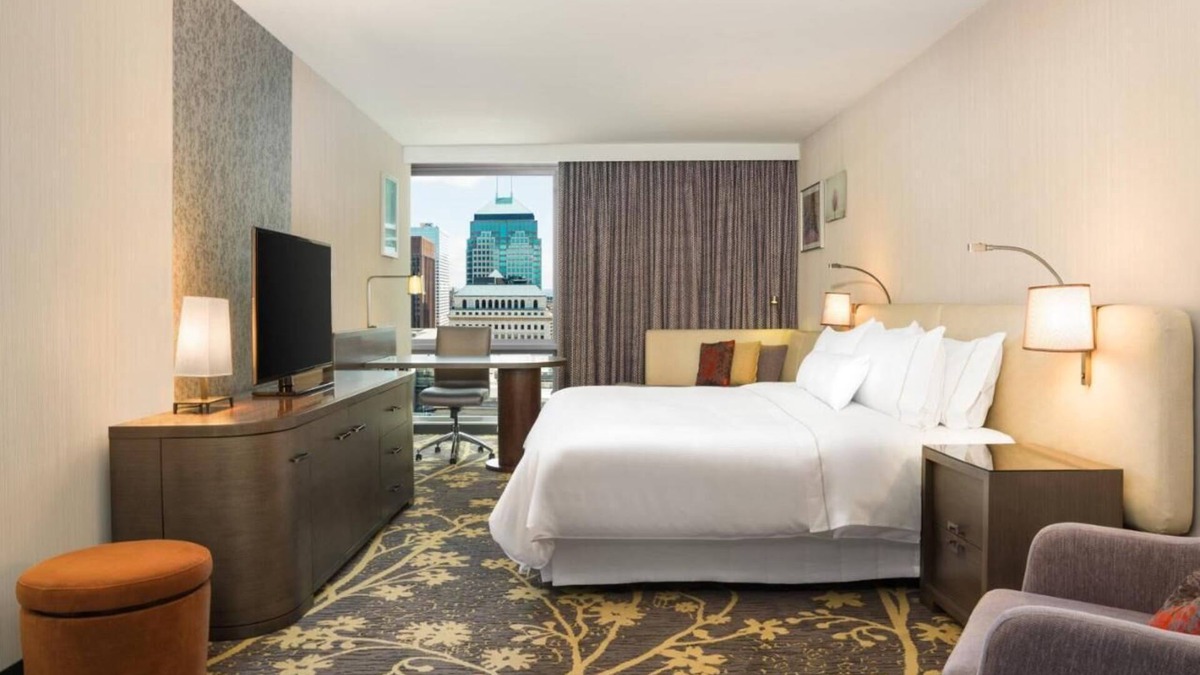 Downtown Cleveland Hotel | Near Lakefront & Downtown Attractions, Fitness Center, Bar