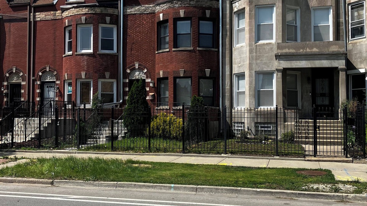 Woodlawn House | Near Lakefront! Minutes from the beach, museum, and 2 golf courses.