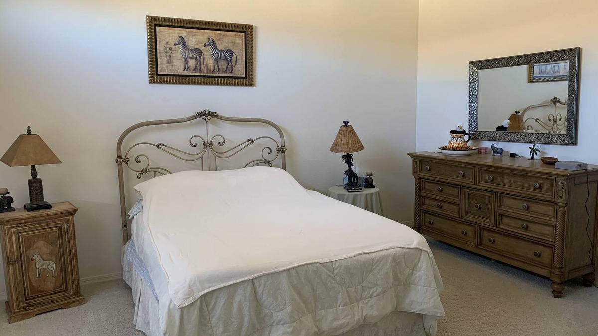 Superstition Springs Condo | Near lots of restaurants ,shopping and on superstition springs golf couse