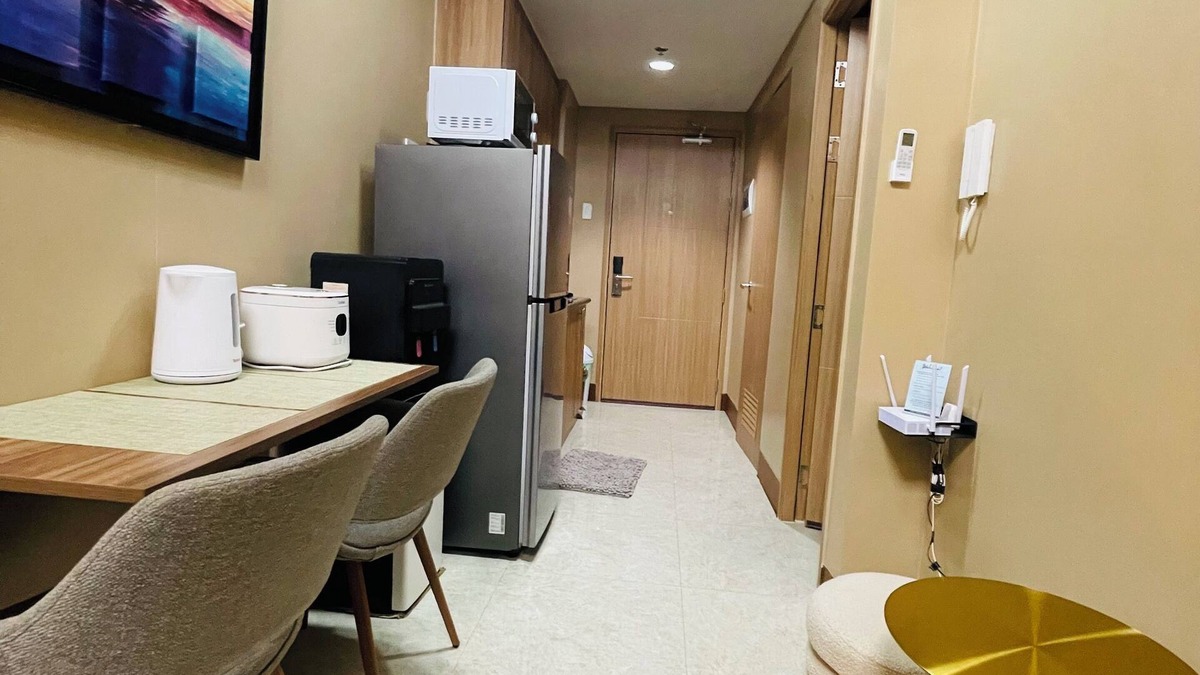 Barangay 76 Condo | Near Mall Of Asia Stylish 1BRCondo w/BalconynFast 100mbps WifinSmart TV Netflix