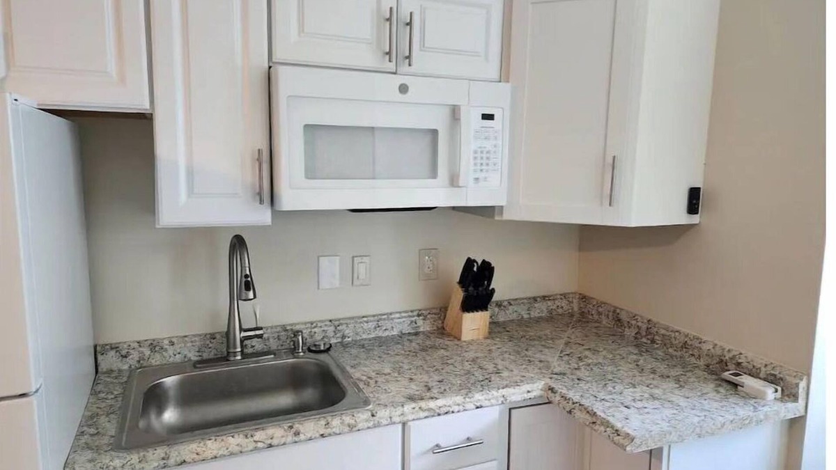 Goulds Condo | NEAR MIAMI ZOO cozy studio+parkgn