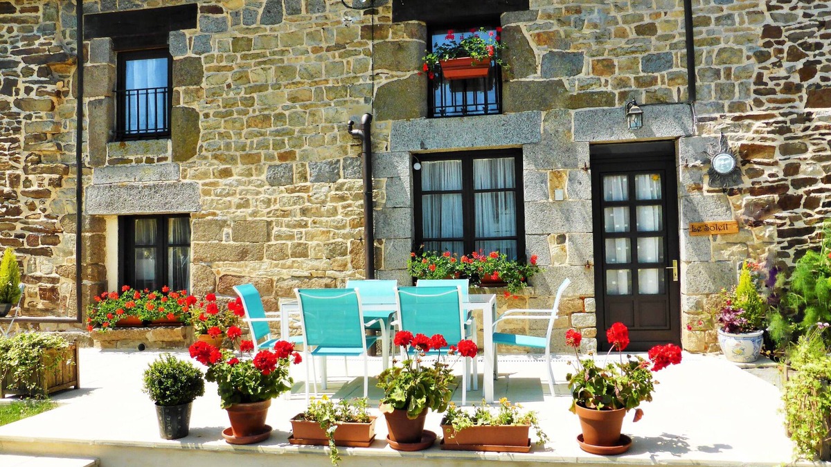 Tremblay Cottage | Near Mont St Michel Central To Many Sites of interests. Le Soleil sleeps 7/8