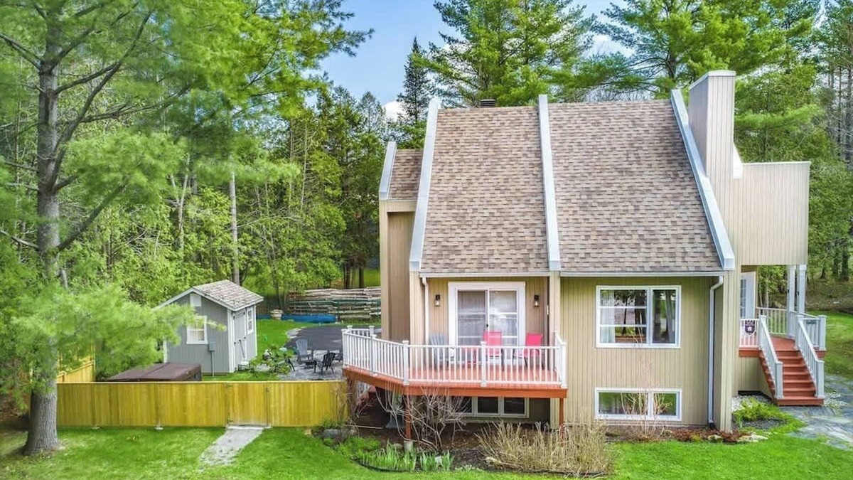 Orford Ski Chalet | Near Mount Orford - Pool - Spa - Le Paruline