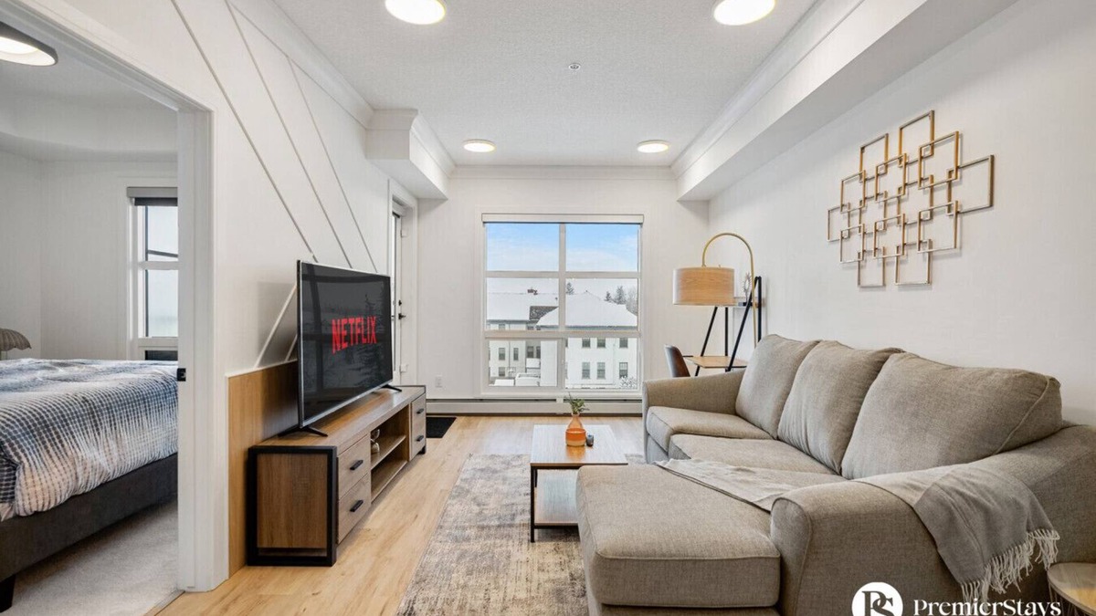 Currie Barracks Apartment | Near MRU & Downtown » Free Parking » Sleeps 4