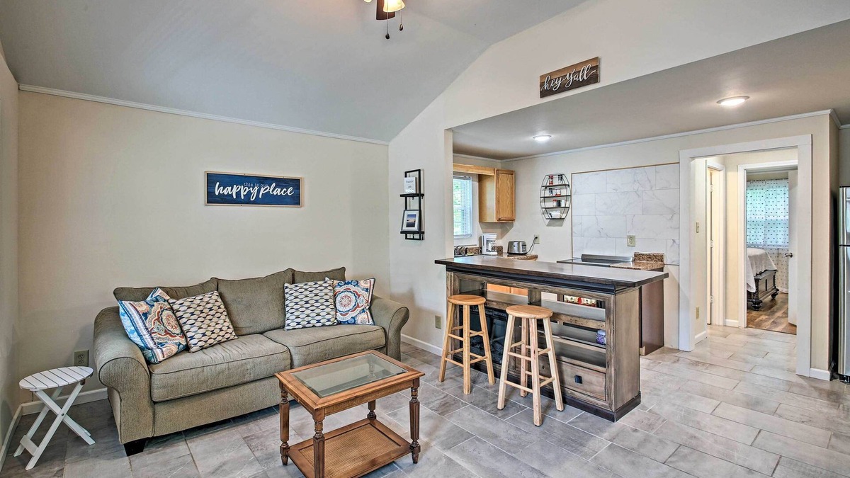 Hot Springs Cottage | Near Nat'l Park: ‘Hollywood Park’ Hot Springs Home