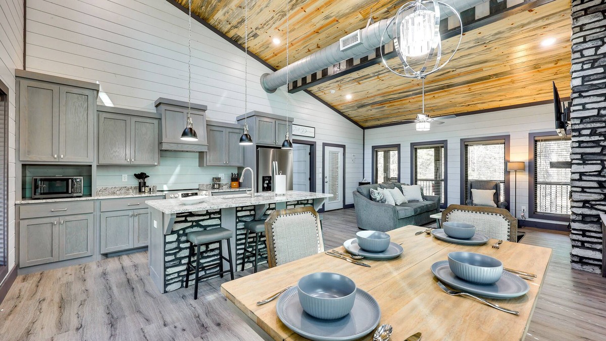 Hochatown Cabin | Near New Casino: Broken Bow Cabin w/Hot Tub