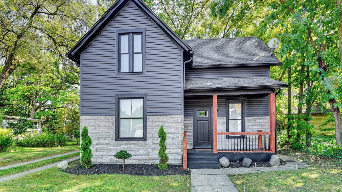 Near Northwest House | Near Notre Dame: Charming South Bend Home!