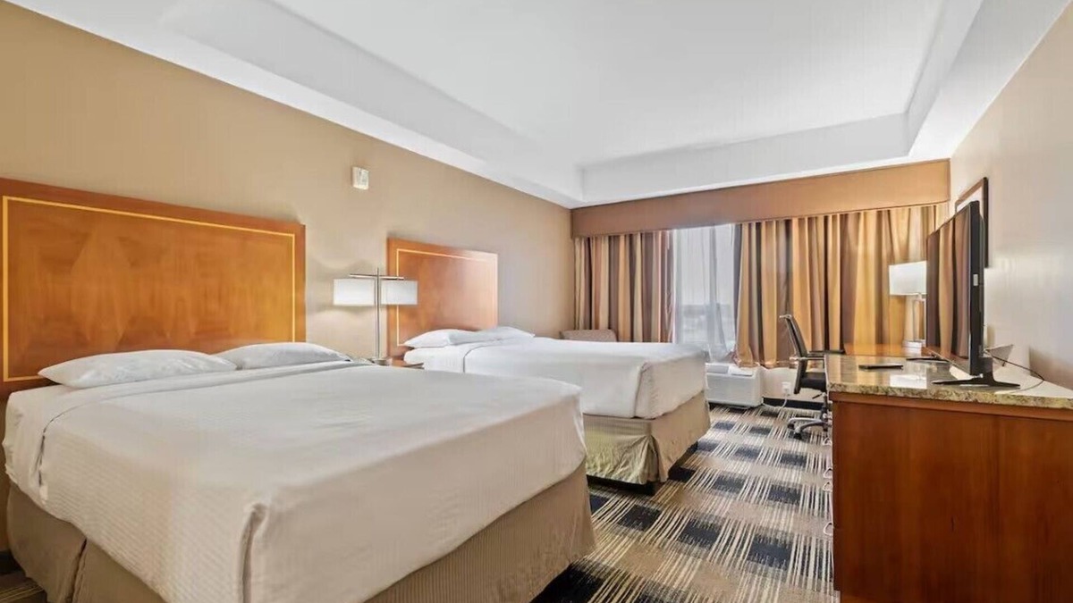 Carteret Apartment | Near NYC Inviting Double Suite Sleeps 4 Prime Location