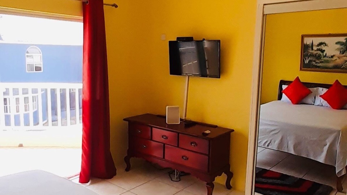 Tower Isle Apartment | Near Ocho Rios/AC/Balcony/Hot Water/Quiet/1 Bed/10A