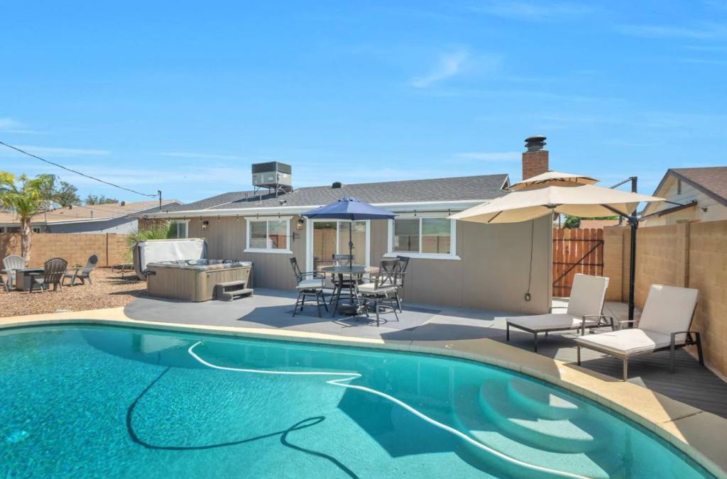 New Papago Parkway House | Near Old Town Scottsdale's Shopping, Dining & Golf, Private Heated Pool, Shuffle Board & Pool Table!