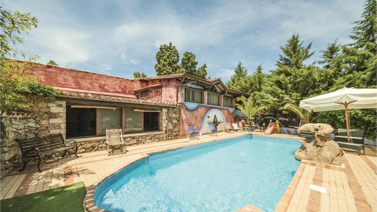 Orgosolo House | Near Orgosolo, in the middle of the natural park of Gennargentu, this vacation home is located on se
