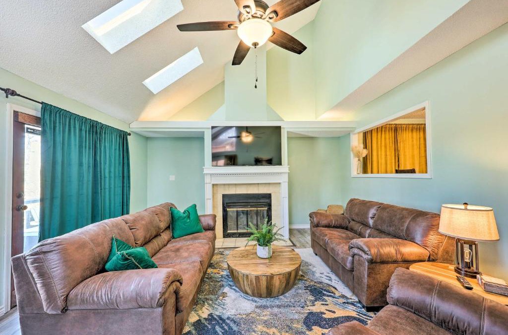 Mid America House | Near Ouachita River Home with Deck in Hot Springs