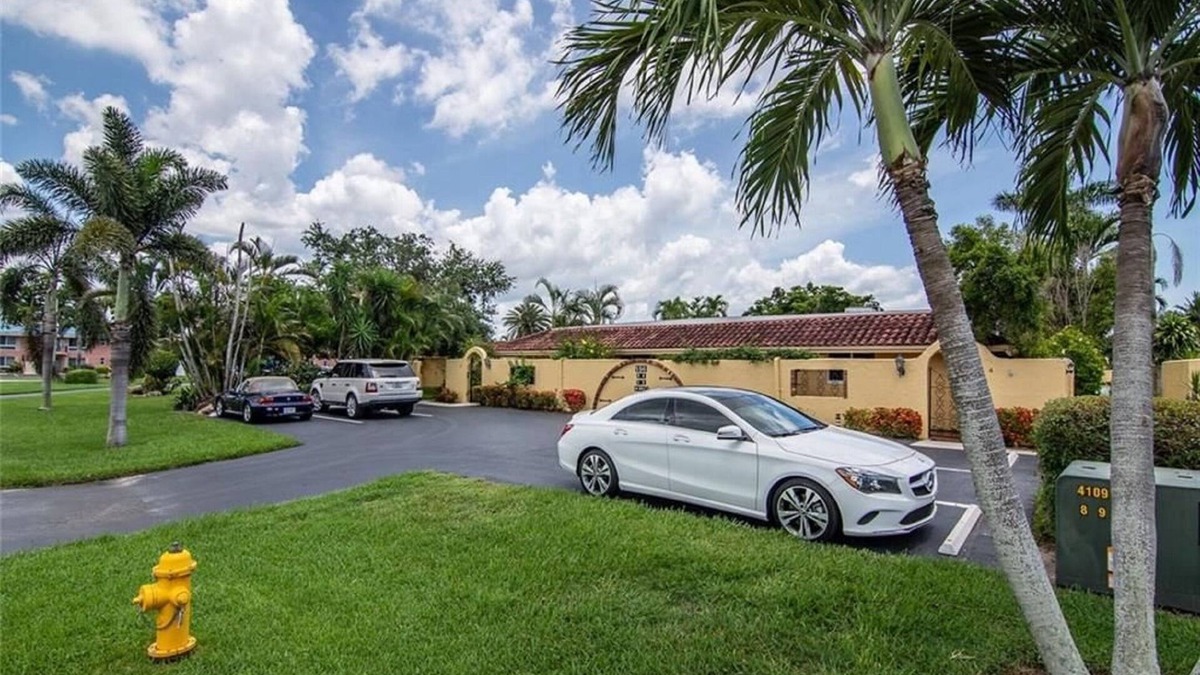 East Naples Villa | Near Paradise and Great Golf