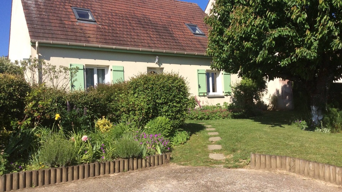 Orgeval Apartment | Near Paris gite poppies 2