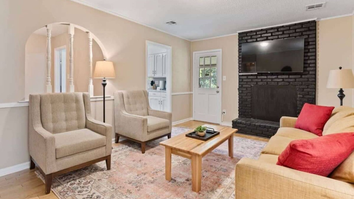 Gunter Afs House | Near Parks, Dining, & Shopping - Glade Park Gem