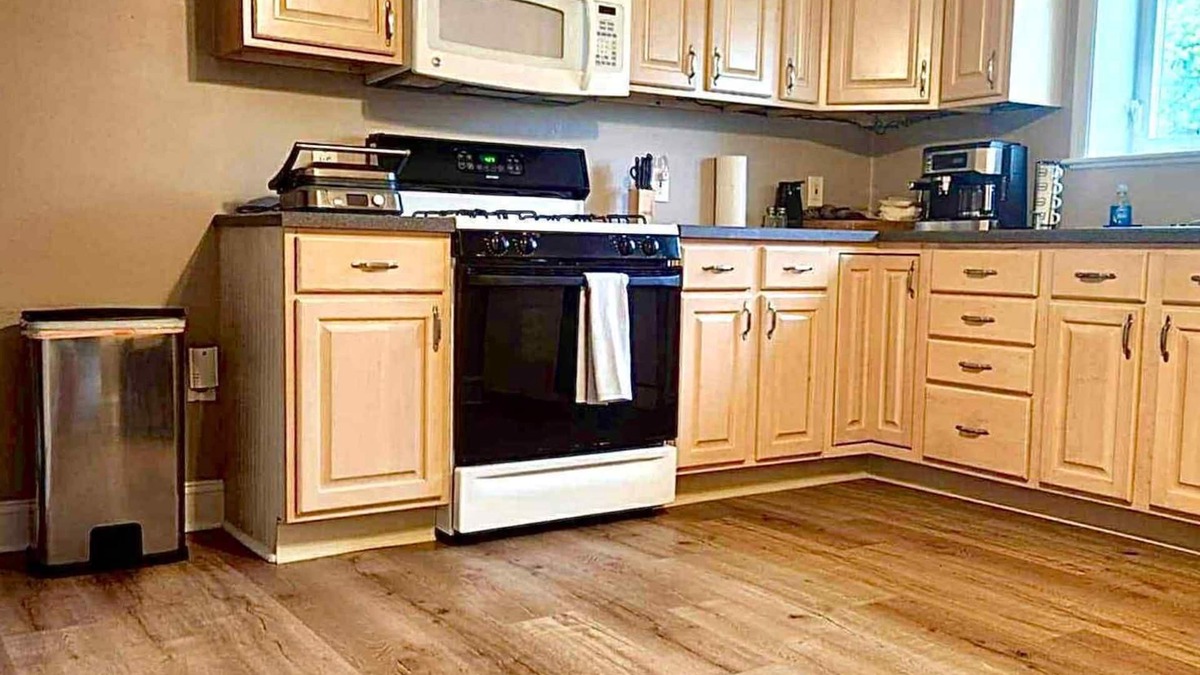 Swarthmorewood Apartment | Near Philly-Pet Friendly- 10 Min From Airport-Super Centralized- Stadium- Eagles
