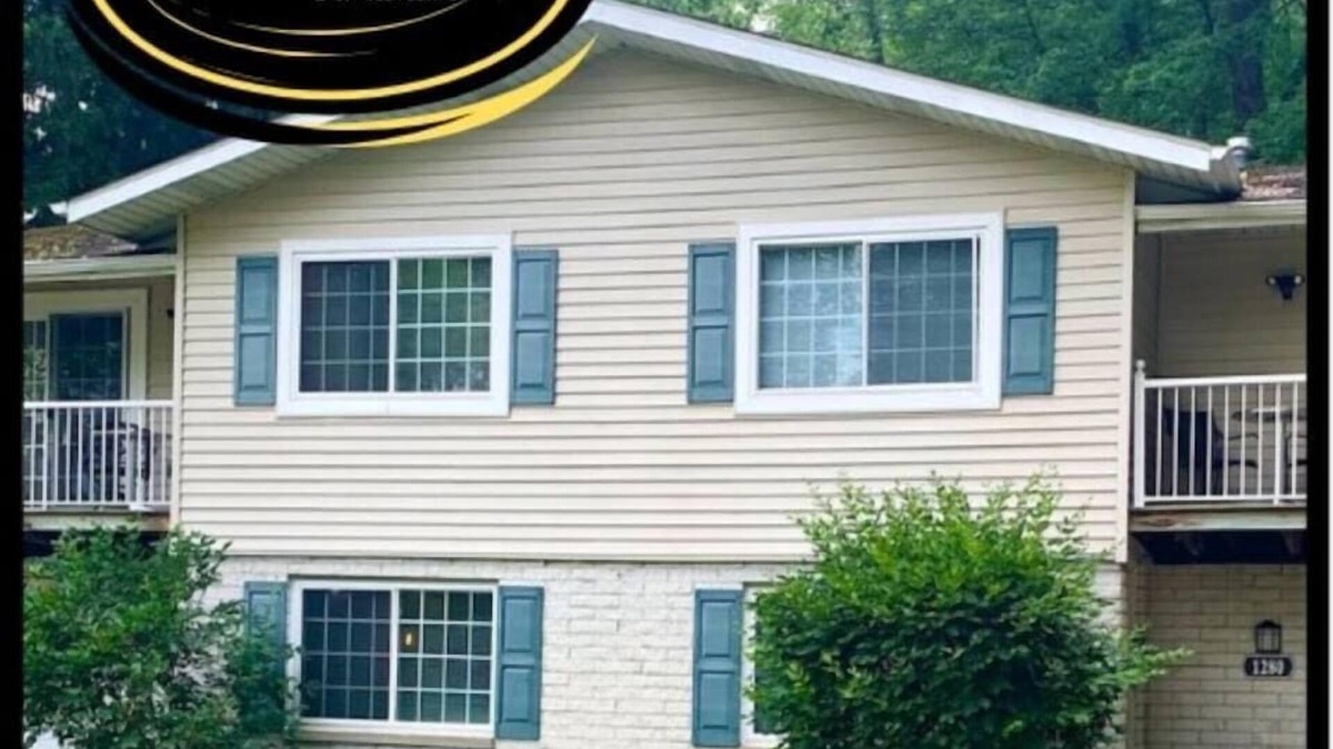 Akron Apartment | Near Pro Football HOF,Portage lake,Downtown Akron!