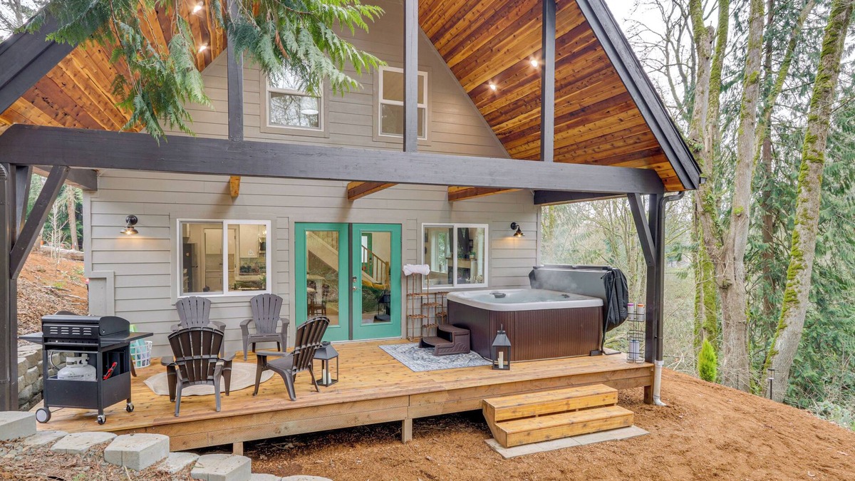 Longview Heights Cottage | Near Rivers & Boating: Home w/Hot Tub in Longview