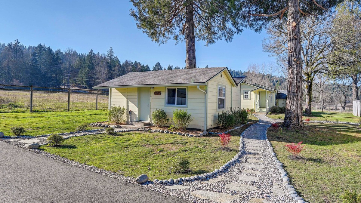 Murphy Apartment | Near Rivers & Trails: Cabin in Rural Grants Pass