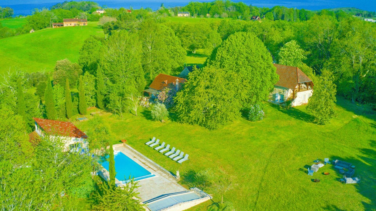 Simeyrols Bed & Breakfast | Near Sarlat CHEZ-SOI in the middle of nowhere + Pool/Spa & Jacuzzi