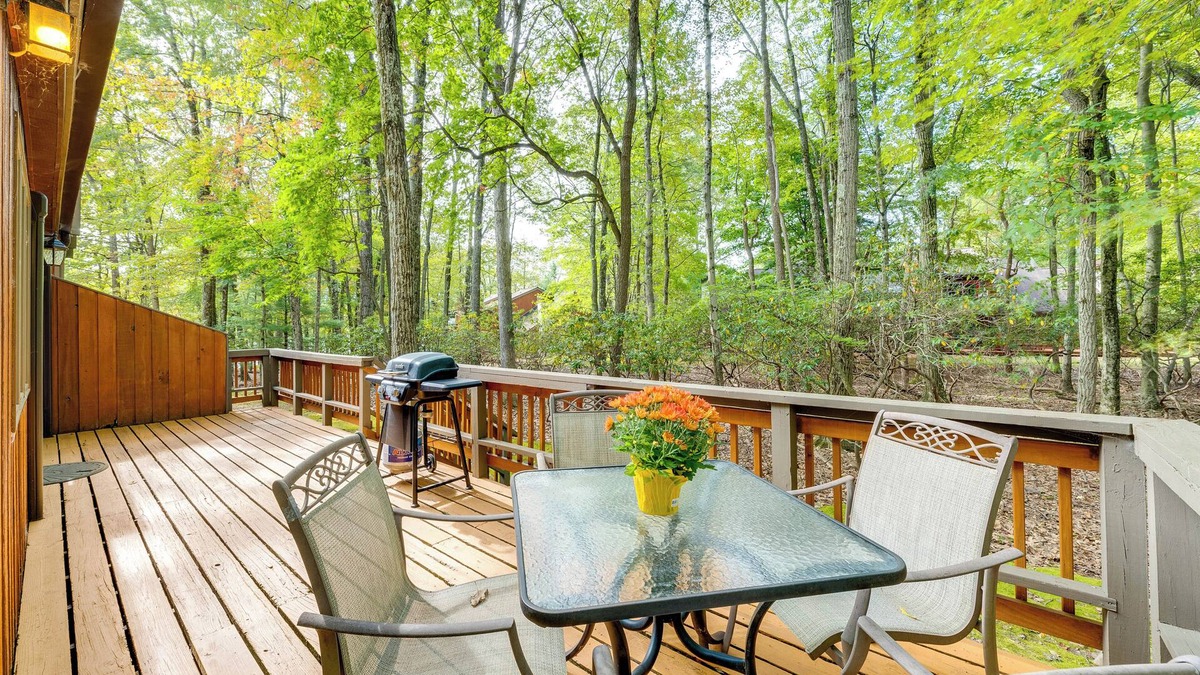 Lake Harmony House | Near Skiing & Lakes: Contemporary Poconos Townhome