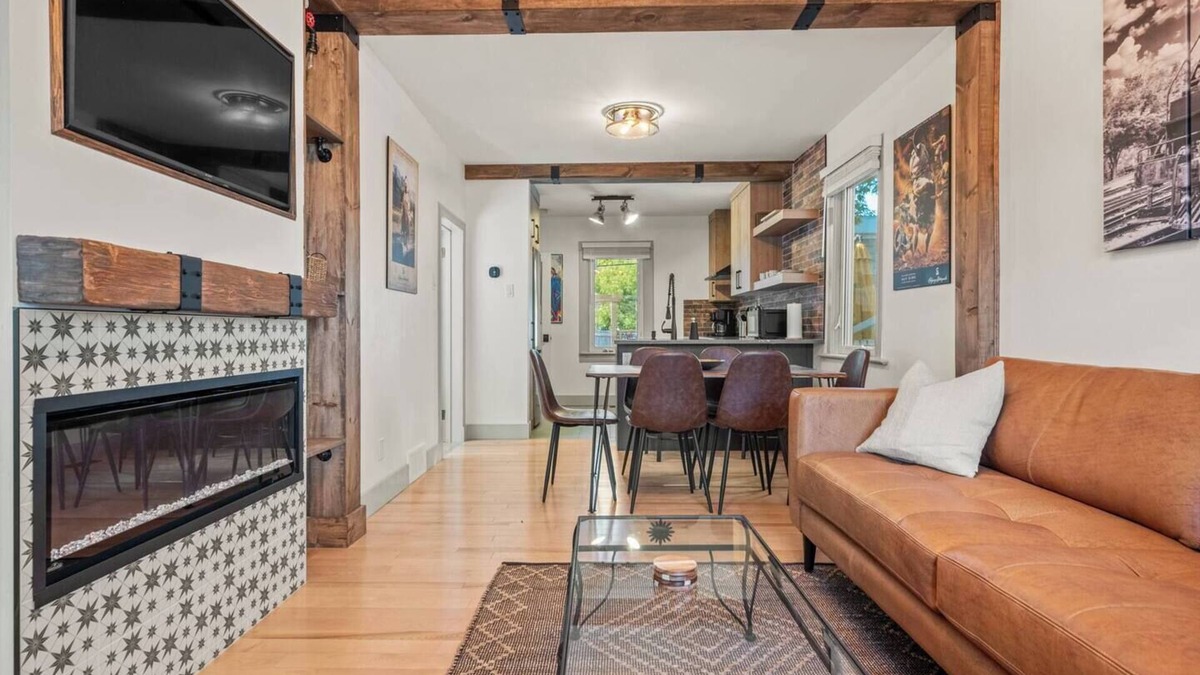 Ramsay House | NEAR STAMPEDE - Urban Retreat with Outdoor Oasis