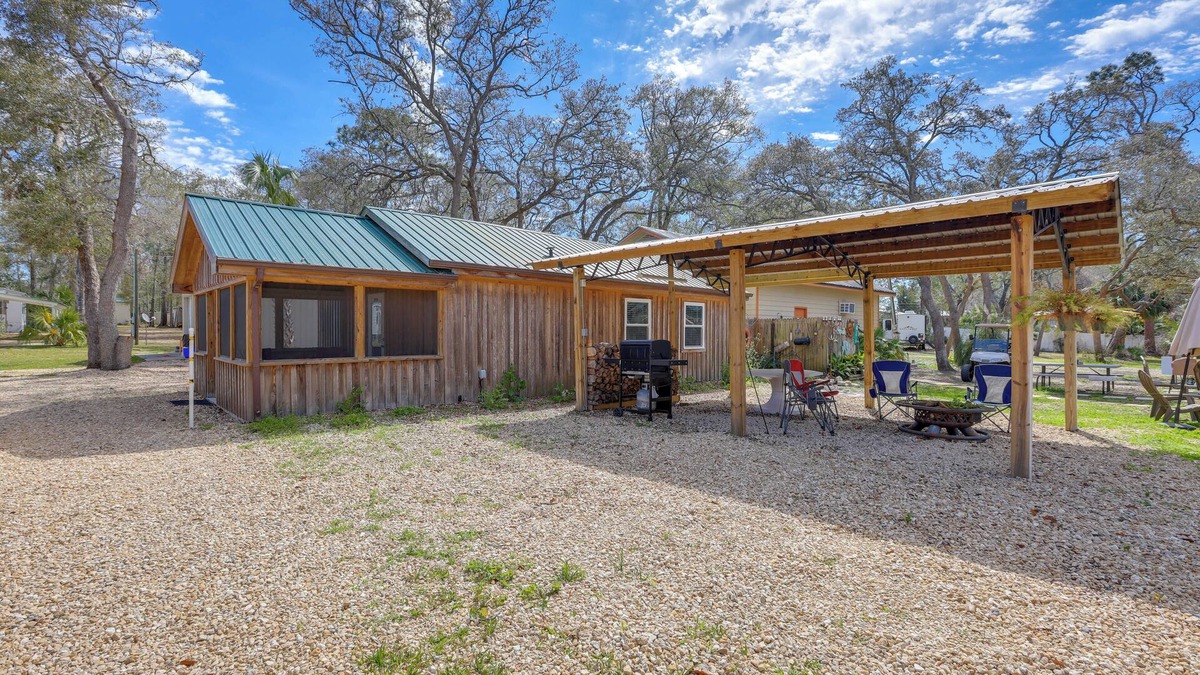 Steinhatchee Apartment | Near Steinhatchee River: Studio w/Screened Porch!