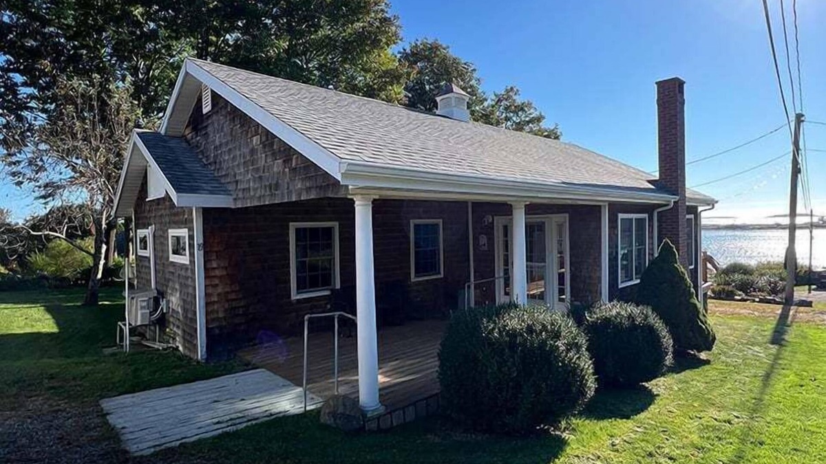 Mid-Coast and Islands Cottage | Near Stover's Cove with gorgeous views of the world famous Cribstone Bridge.