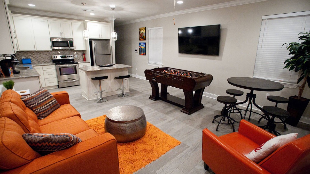Tulane - Gravier House | NEAR STREETCAR LINE! NEW LOCATION! BOOK NOW! 5 minutes from FRENCH QUARTER!