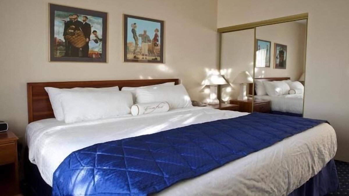 Mishawaka House | Near Studebaker National Museum & Notre Dame, Mini-Golf