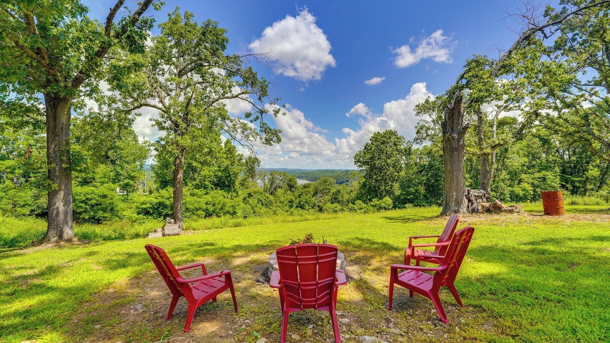 Golden House | Near Table Rock Lake: Family Home w/Deck & Views