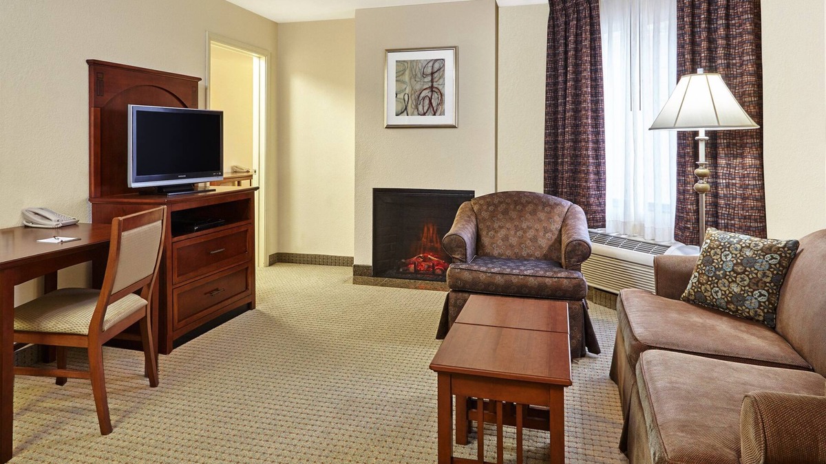 Franklin Condo | Near the Airport | Free Breakfast + Pool and Hot Tub