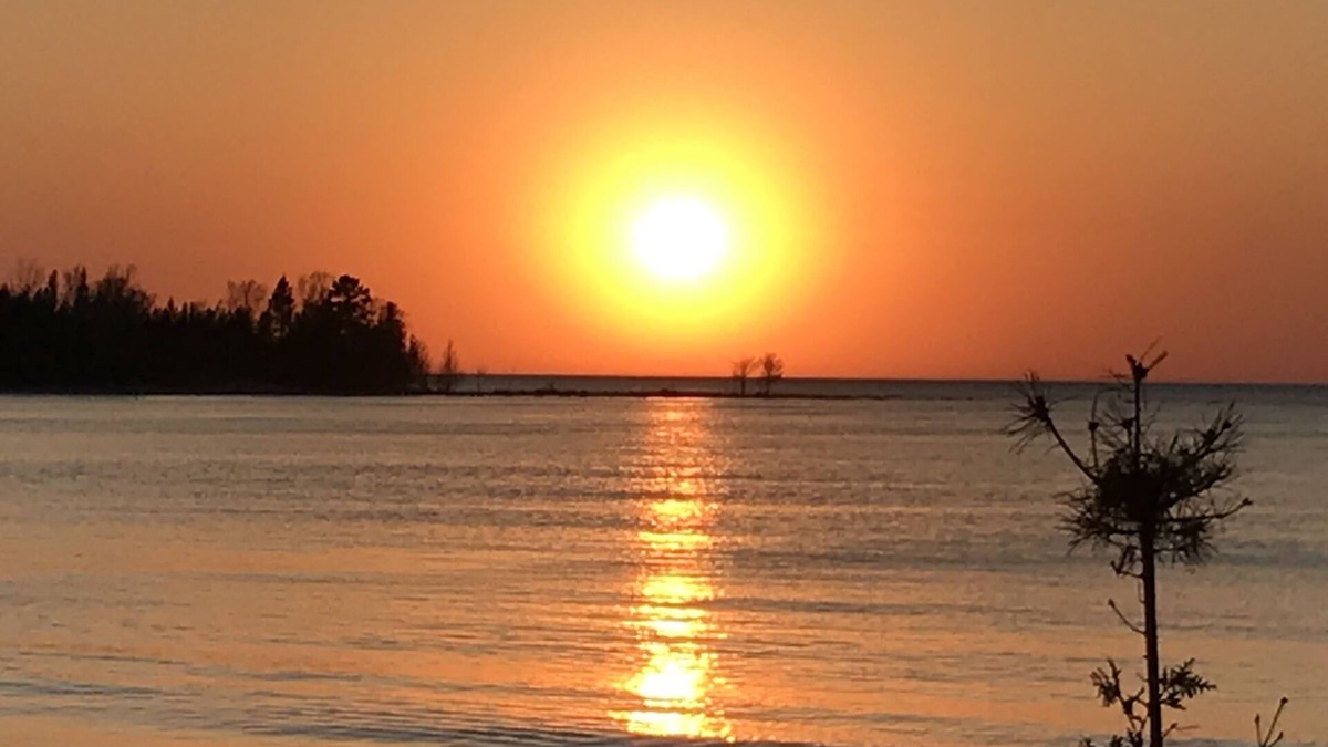 Saugeen Shores House | Near the Beach Bungalow in Port Elgin.30 sec walk to a sandy Lake Huron beach